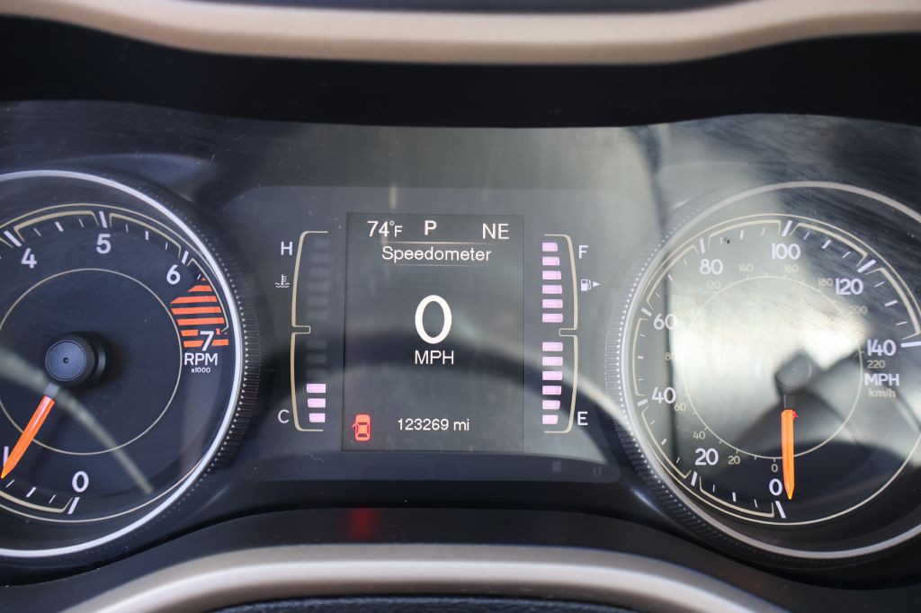 2018 Jeep Cherokee Image 24