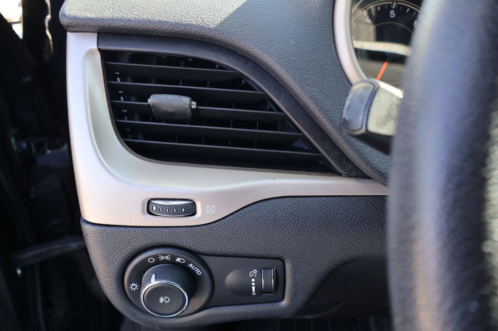 2018 Jeep Cherokee Image 26