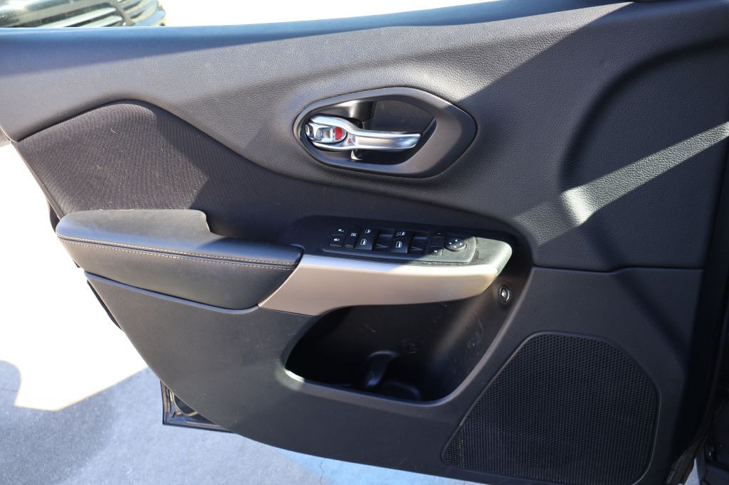 2018 Jeep Cherokee Image 29