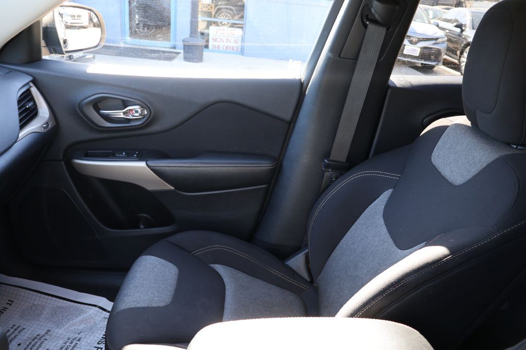 2018 Jeep Cherokee Image 35