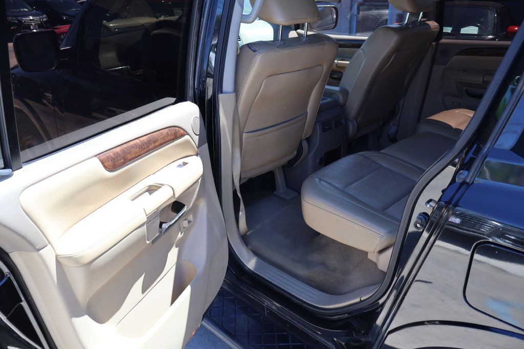 2012 Nissan Armada Image 17