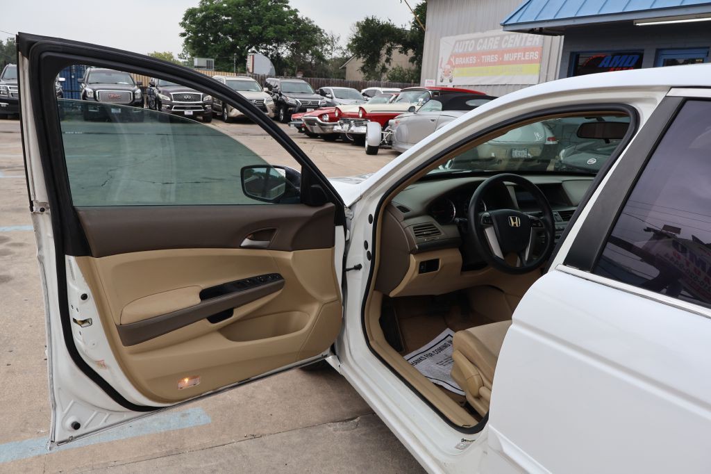 2009 Honda Accord Image 16