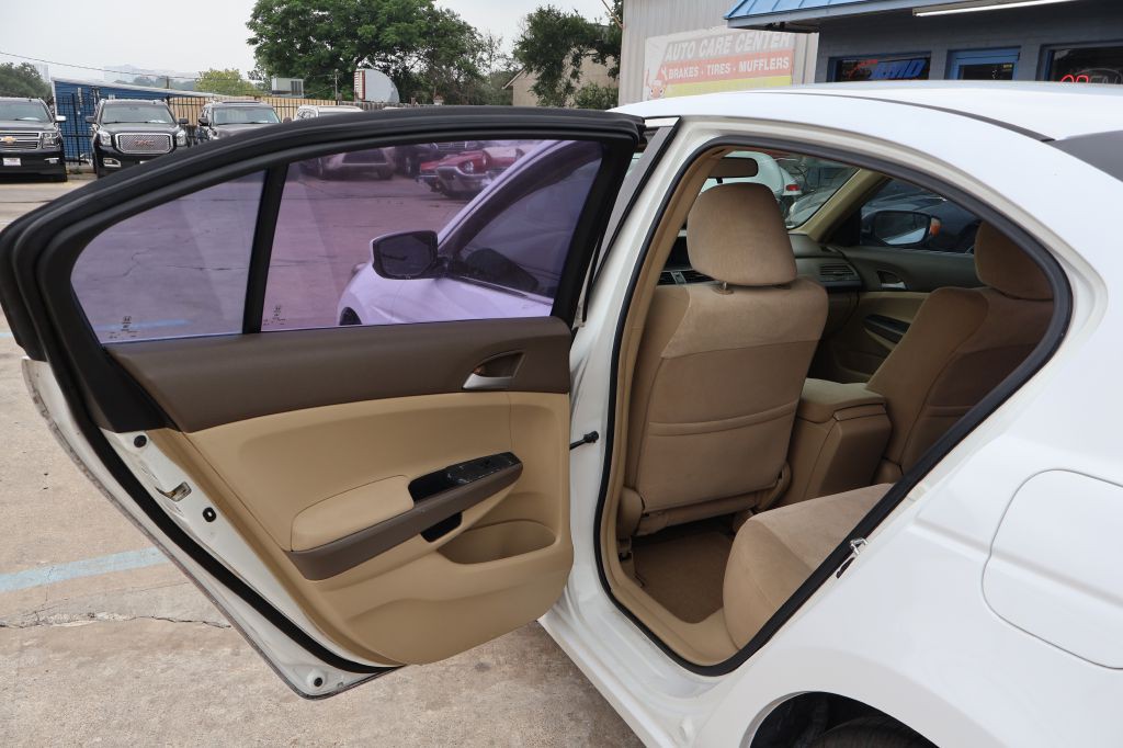 2009 Honda Accord Image 18