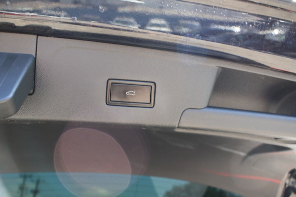 2020 Volkswagen Atlas Cross Sport Image 21