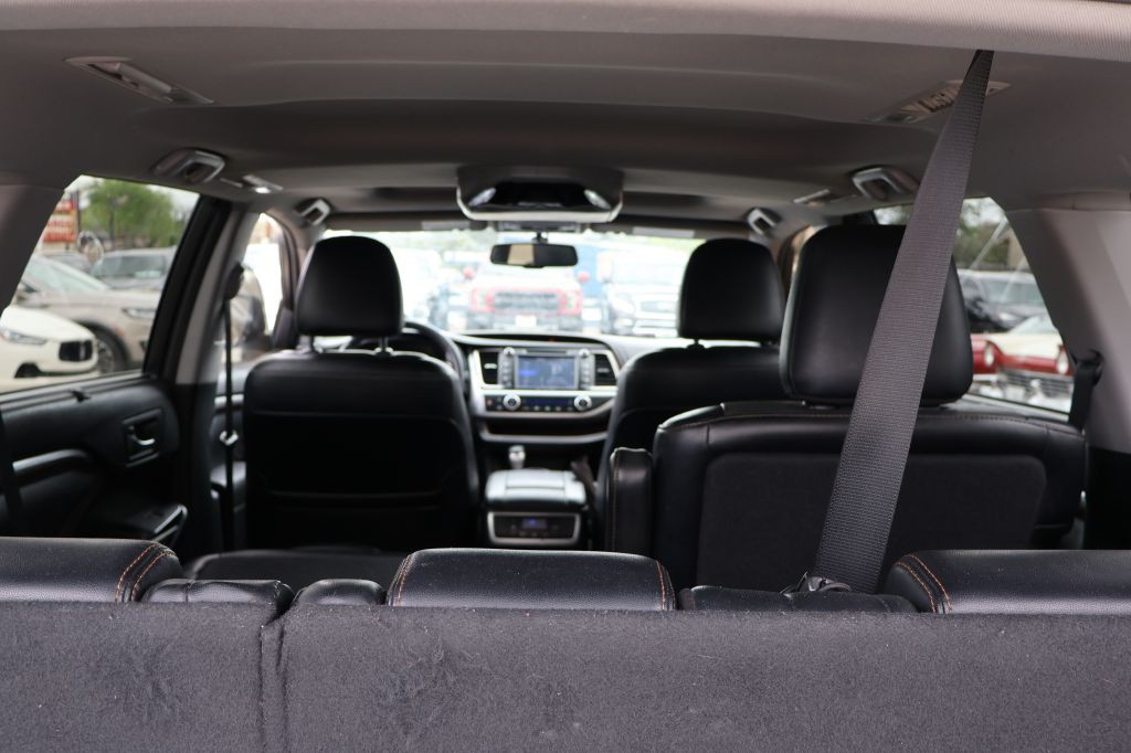 2016 Toyota Highlander Image 18