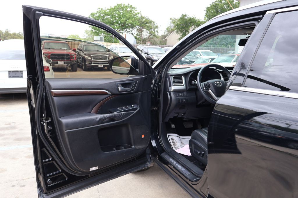 2016 Toyota Highlander Image 24