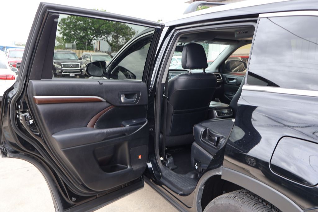 2016 Toyota Highlander Image 26