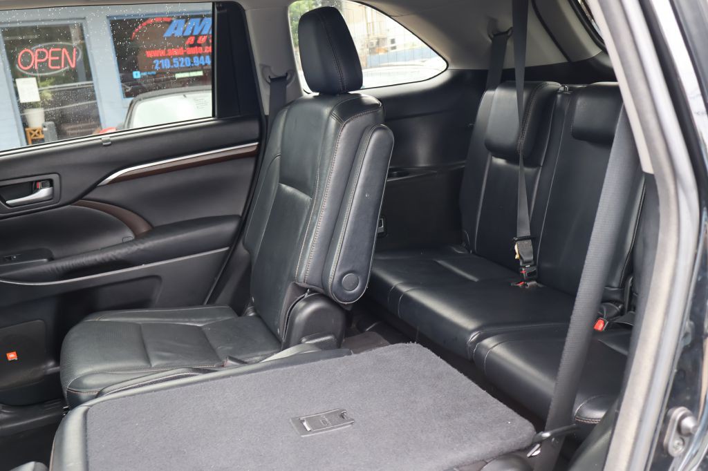 2016 Toyota Highlander Image 28