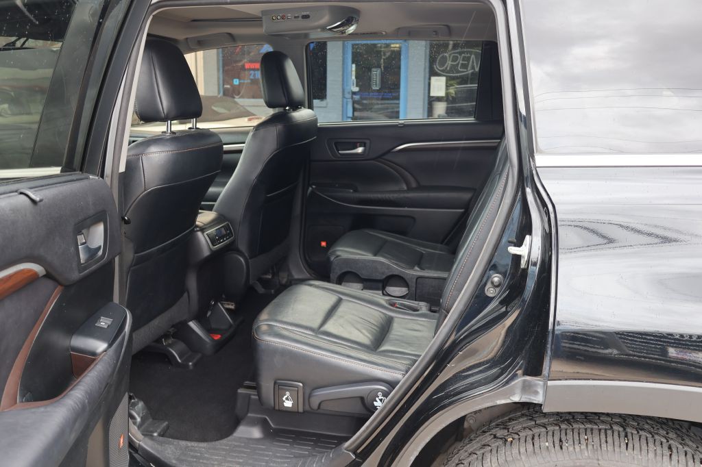 2016 Toyota Highlander Image 29