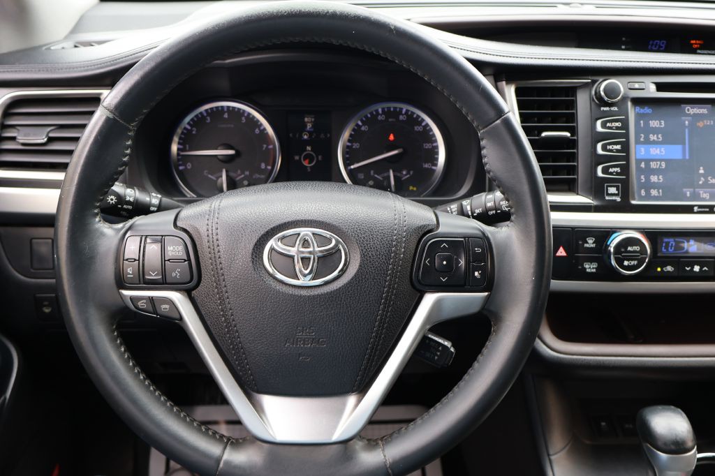 2016 Toyota Highlander Image 31