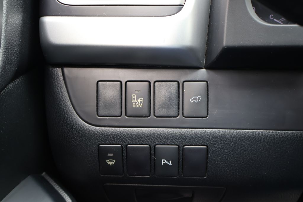 2016 Toyota Highlander Image 32