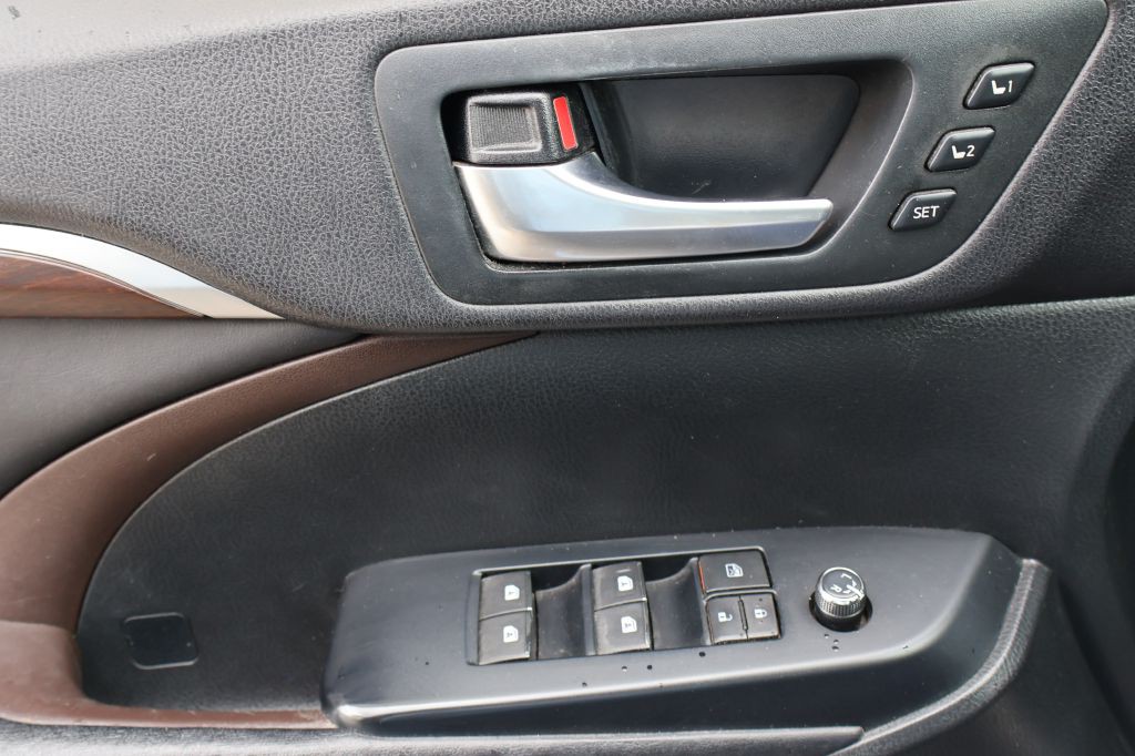 2016 Toyota Highlander Image 34