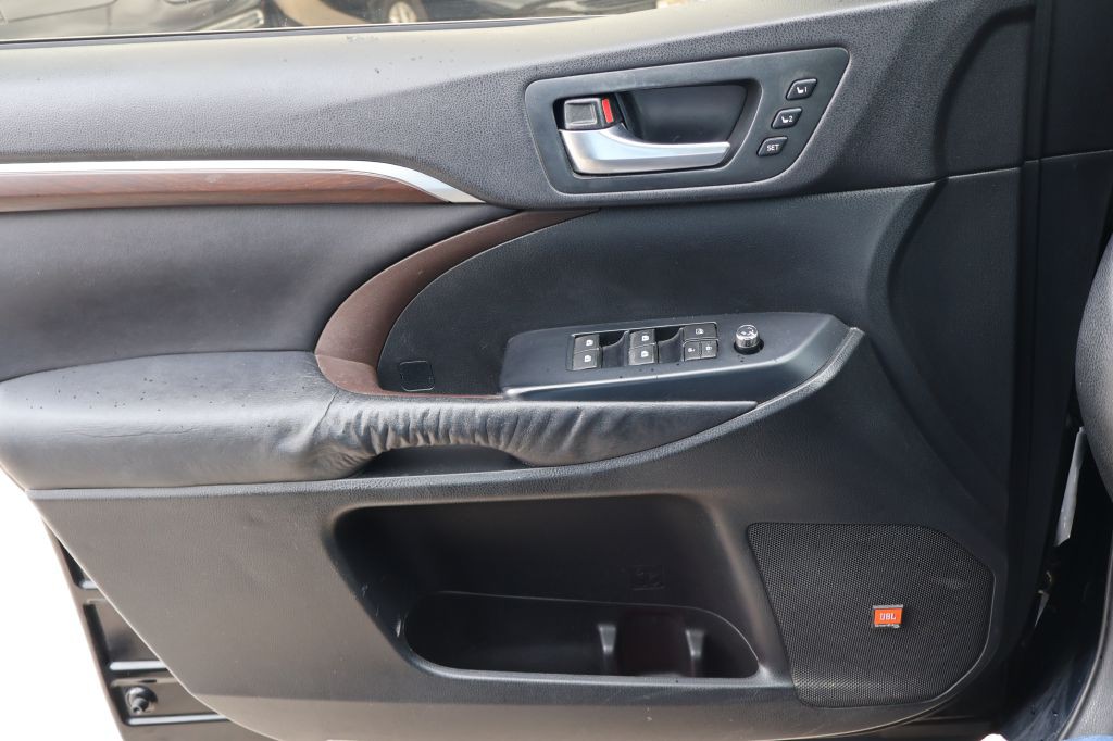 2016 Toyota Highlander Image 35