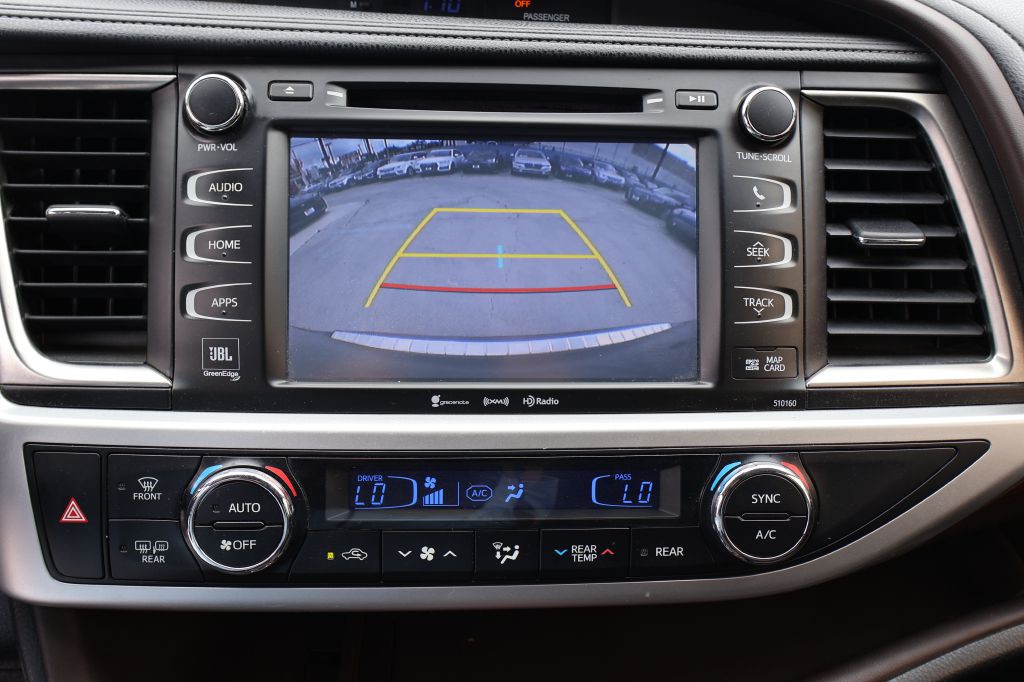 2016 Toyota Highlander Image 38