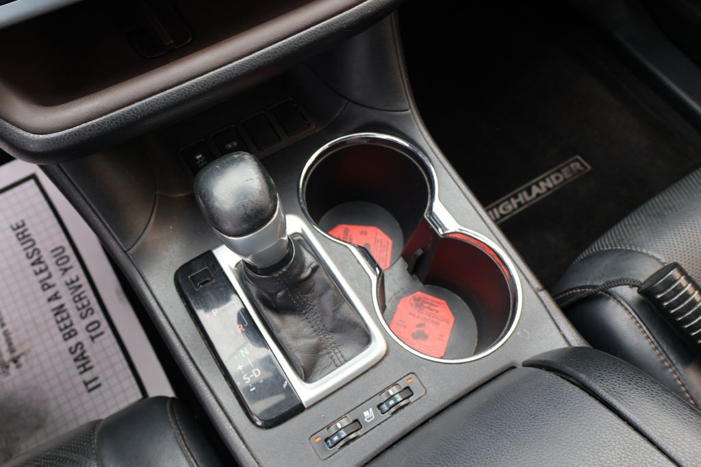2016 Toyota Highlander Image 40