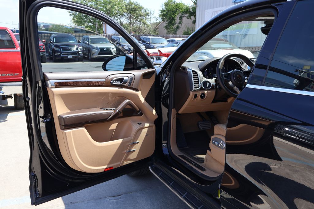 2016 Porsche Cayenne Image 24