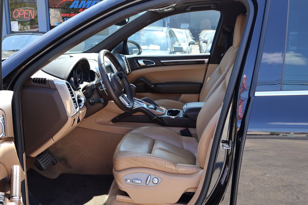 2016 Porsche Cayenne Image 25