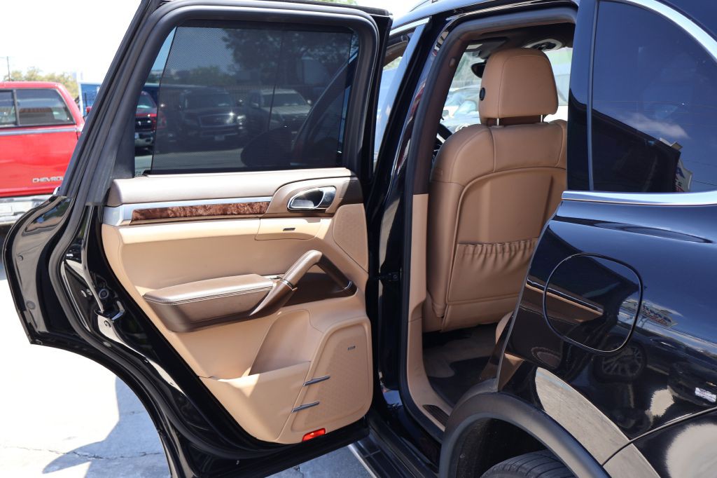 2016 Porsche Cayenne Image 26