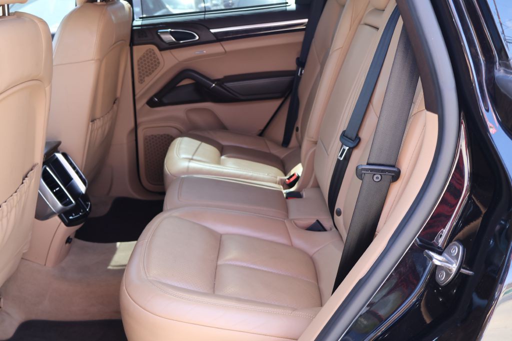 2016 Porsche Cayenne Image 28