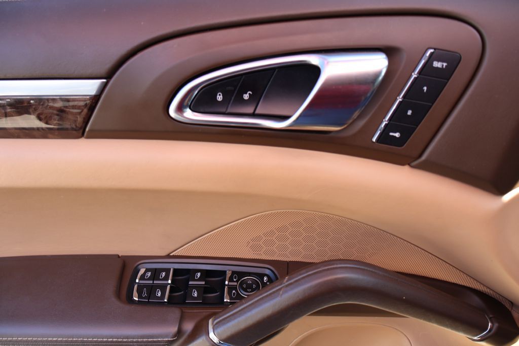 2016 Porsche Cayenne Image 33