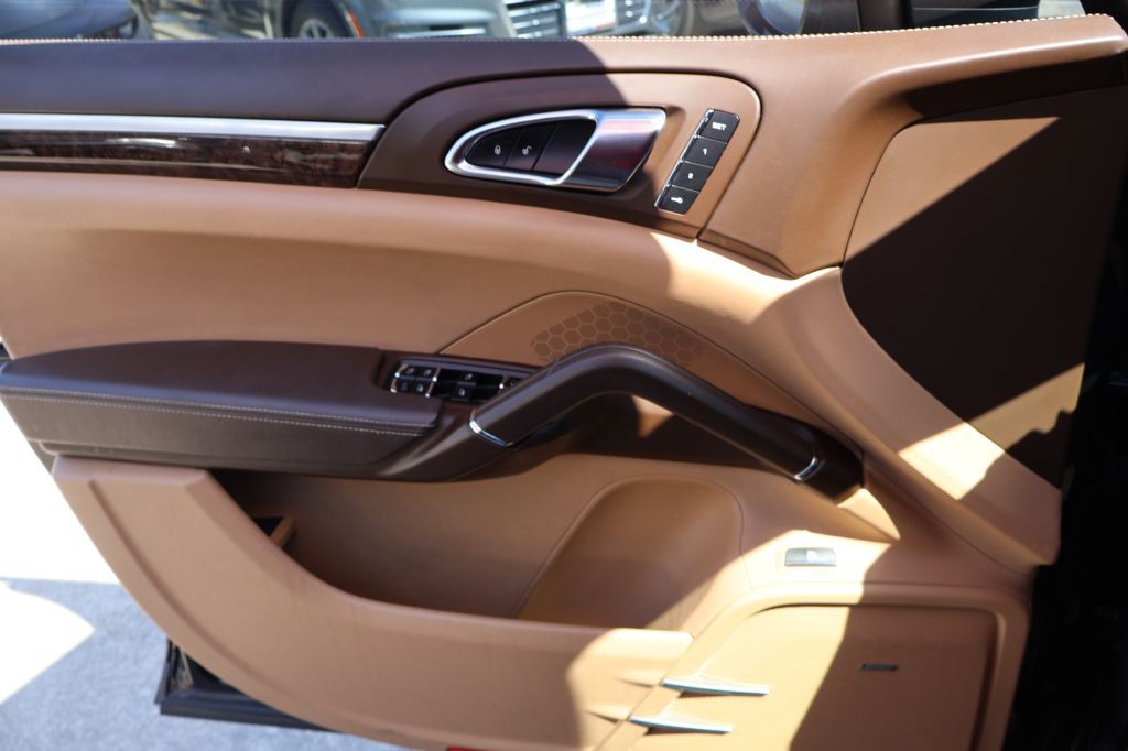 2016 Porsche Cayenne Image 36