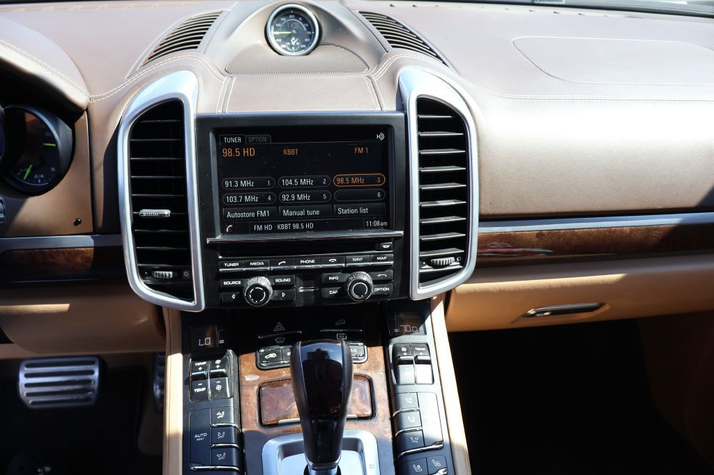 2016 Porsche Cayenne Image 39