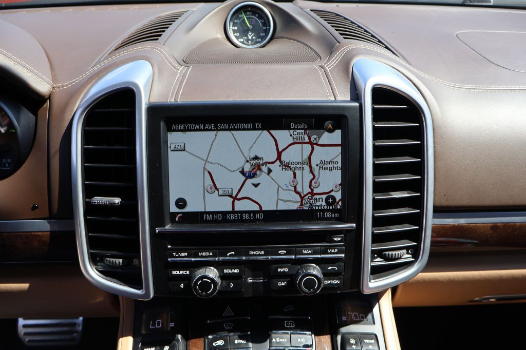 2016 Porsche Cayenne Image 40