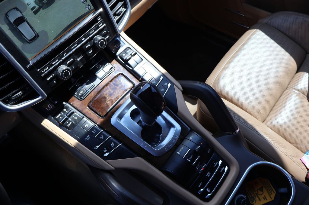 2016 Porsche Cayenne Image 42