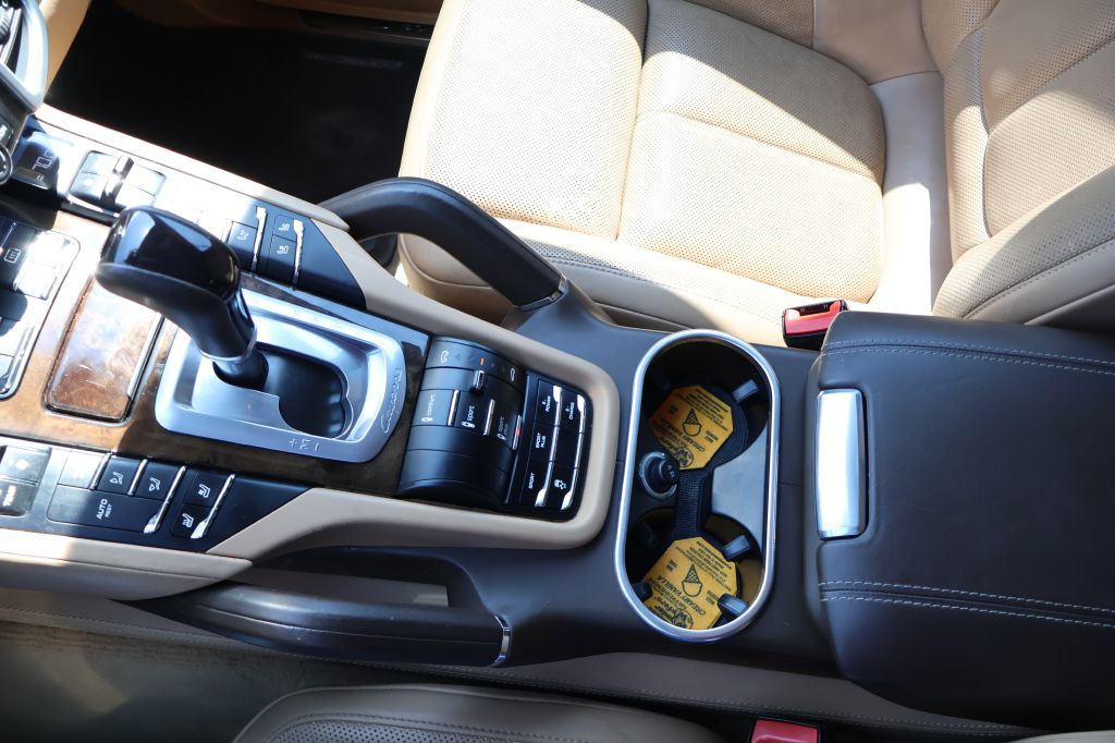 2016 Porsche Cayenne Image 43