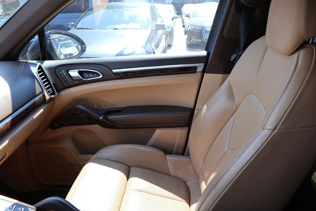 2016 Porsche Cayenne Image 44