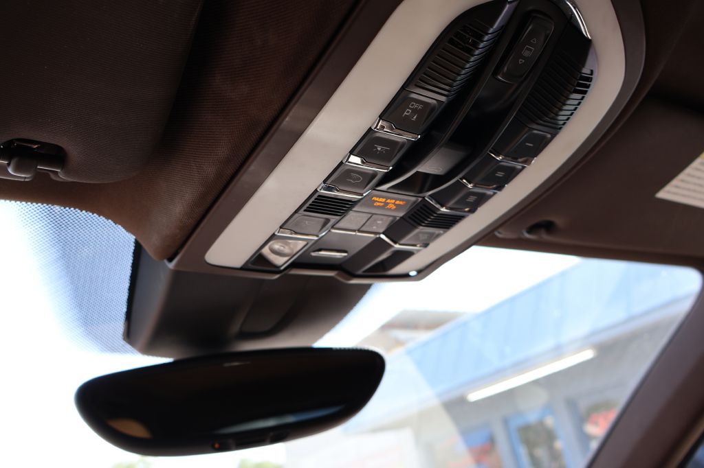 2016 Porsche Cayenne Image 45