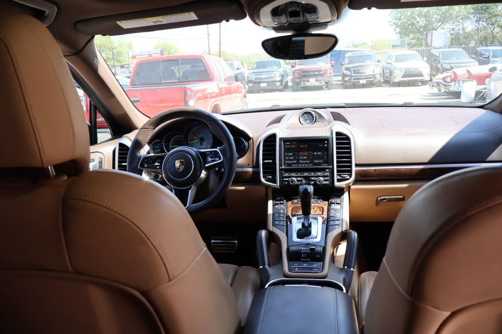 2016 Porsche Cayenne Image 50