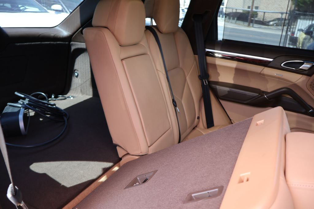 2016 Porsche Cayenne Image 52