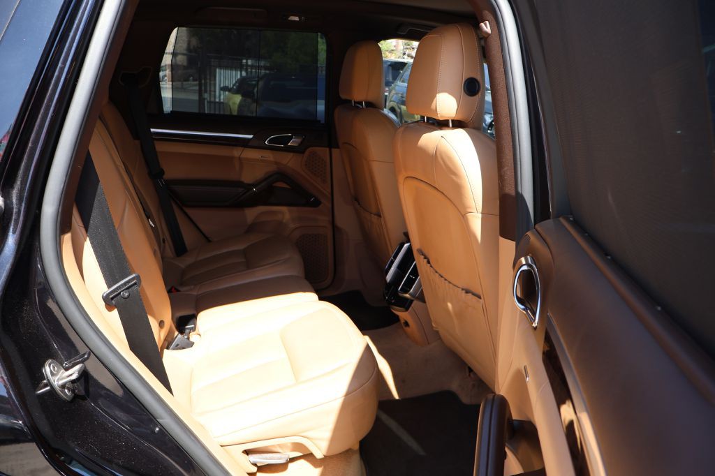 2016 Porsche Cayenne Image 54