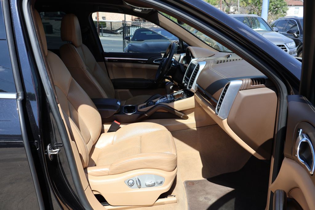 2016 Porsche Cayenne Image 56