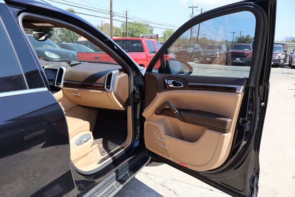 2016 Porsche Cayenne Image 57