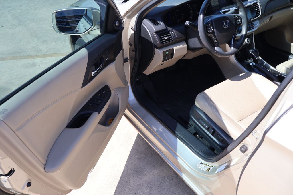 2014 Honda Accord Image 24