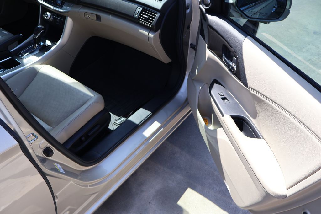2014 Honda Accord Image 30