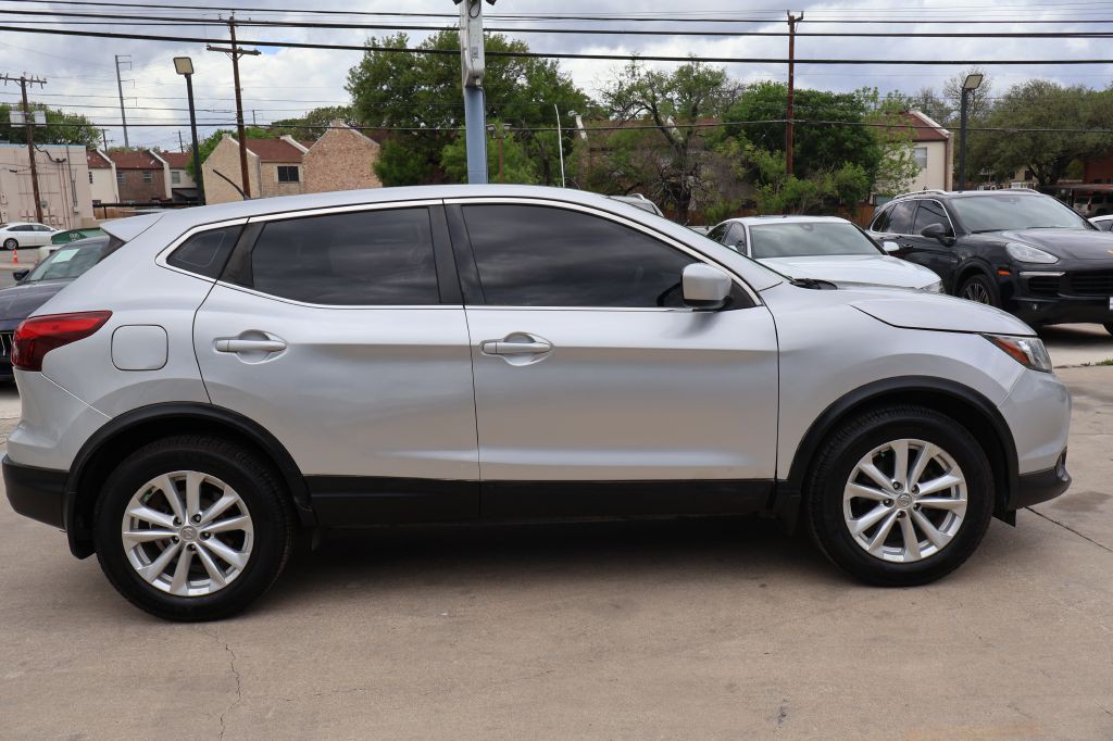 2017 Nissan Rogue Image 8