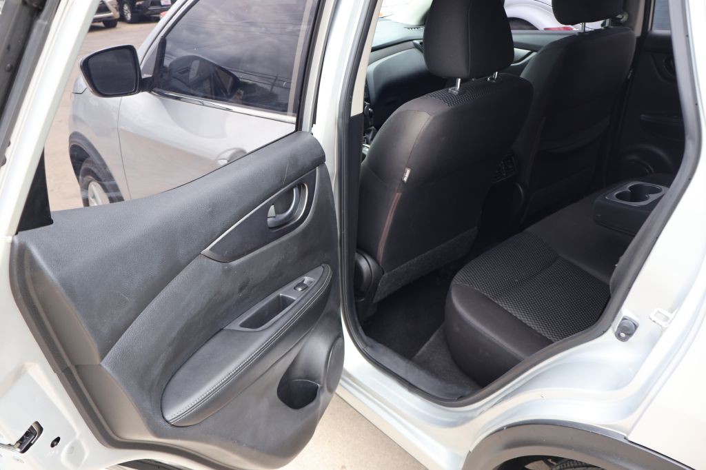 2017 Nissan Rogue Image 18