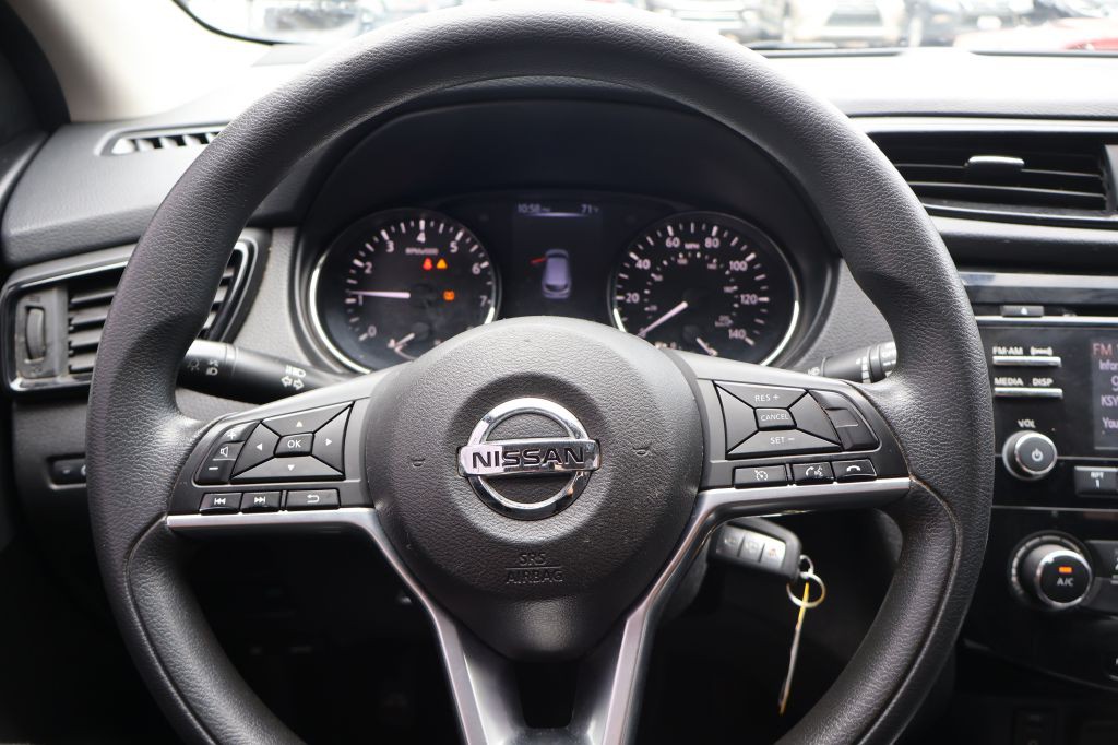 2017 Nissan Rogue Image 24