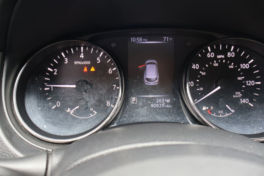 2017 Nissan Rogue Image 25