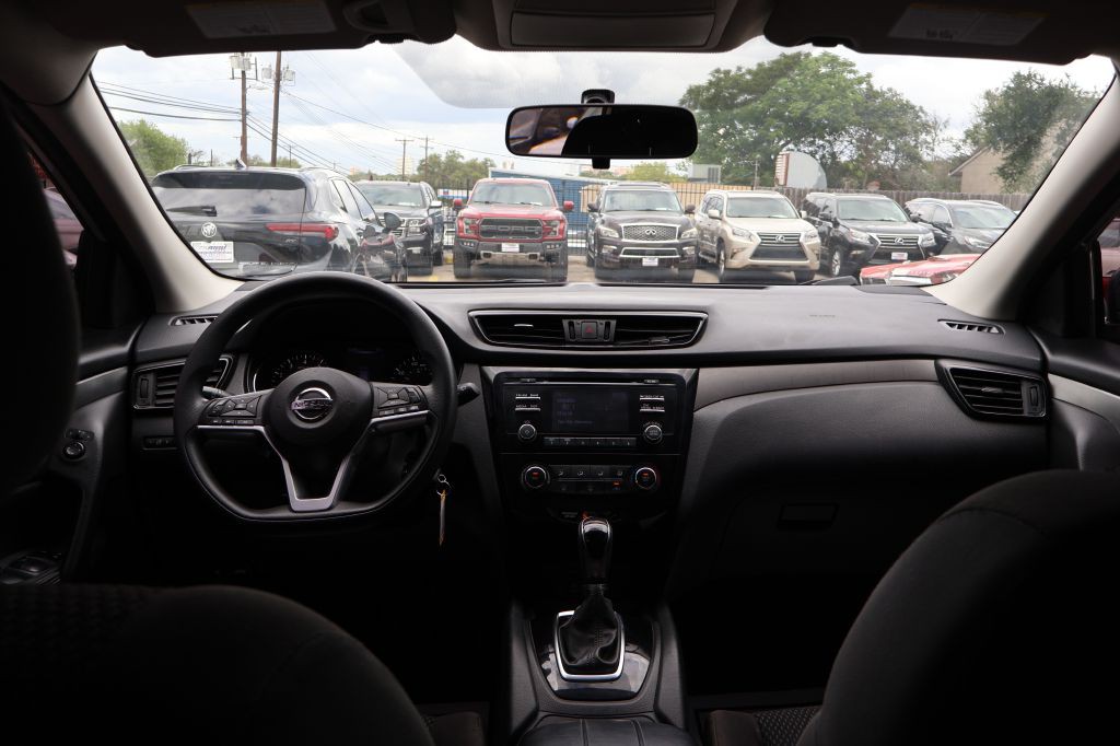 2017 Nissan Rogue Image 30