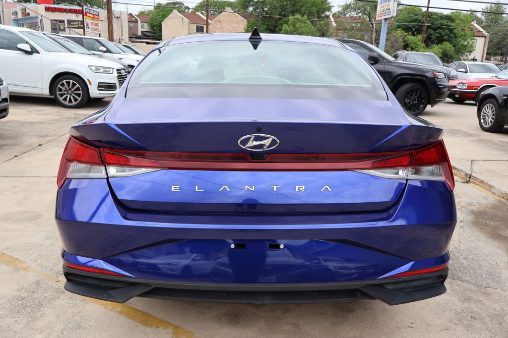 2023 Hyundai Elantra Image 7