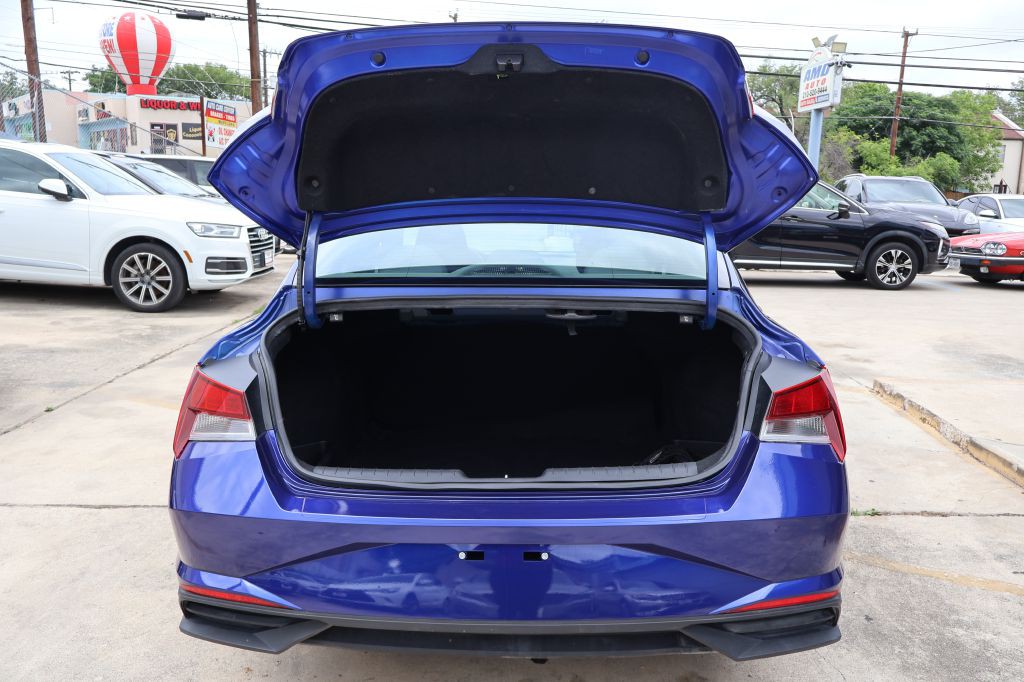 2023 Hyundai Elantra Image 17