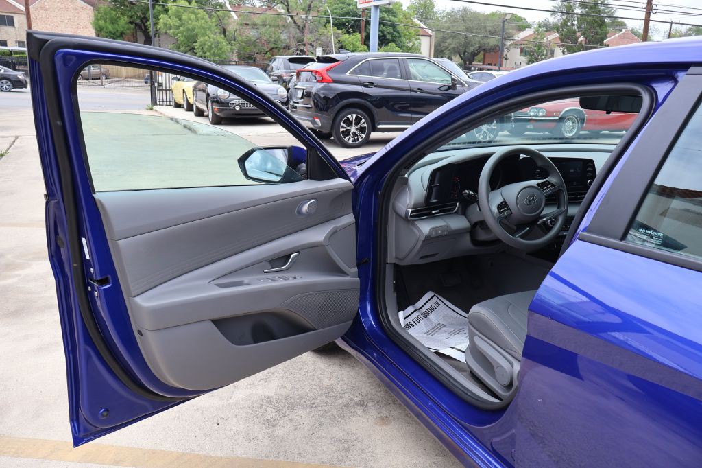 2023 Hyundai Elantra Image 19