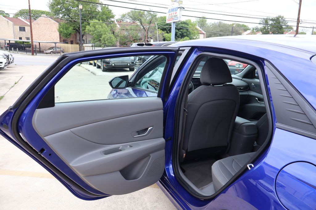 2023 Hyundai Elantra Image 21