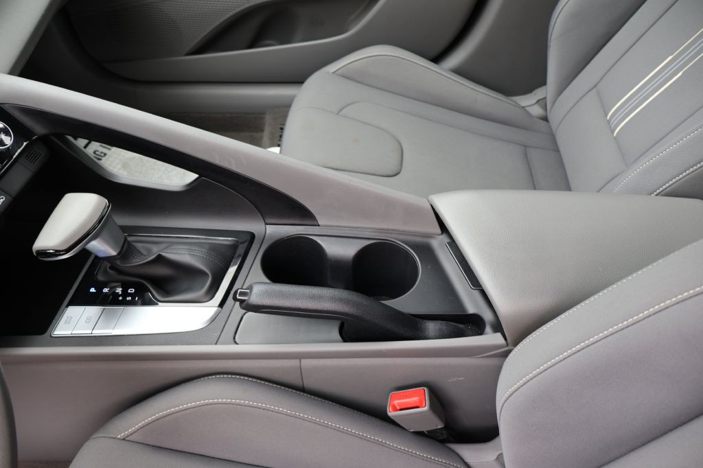 2023 Hyundai Elantra Image 32