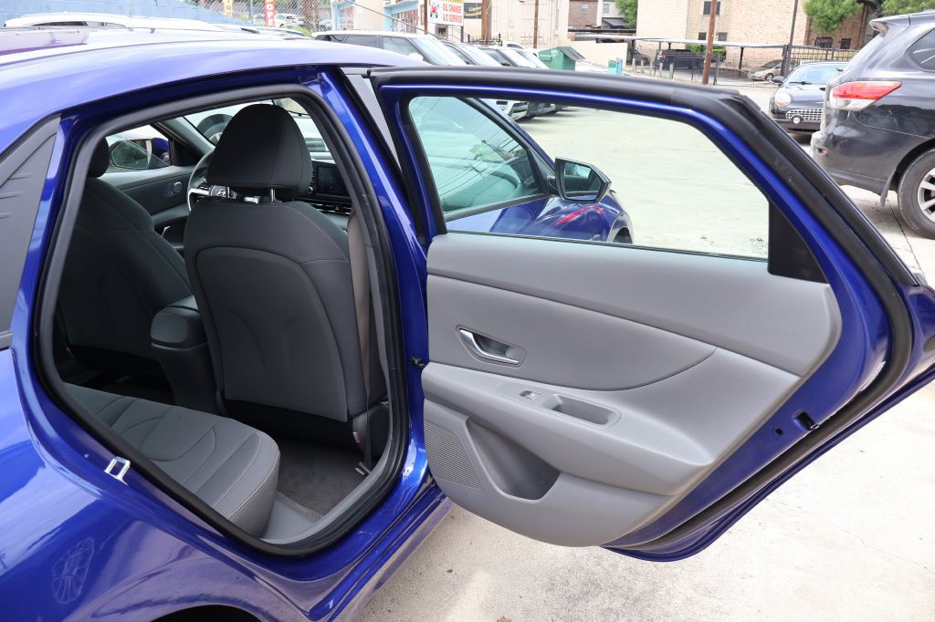 2023 Hyundai Elantra Image 40