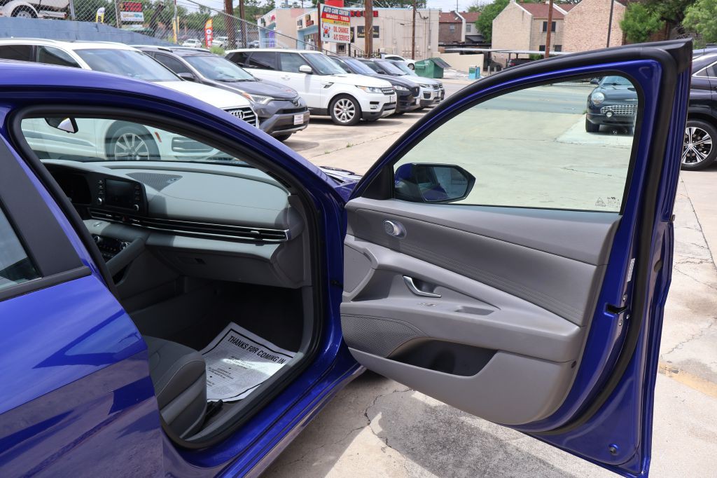 2023 Hyundai Elantra Image 42